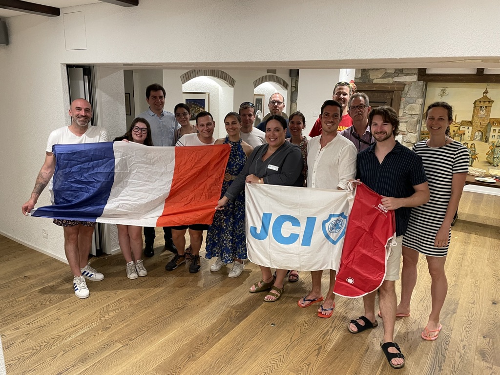 JCI Basel - Tri-nationales Rheinschwimmen in Basel